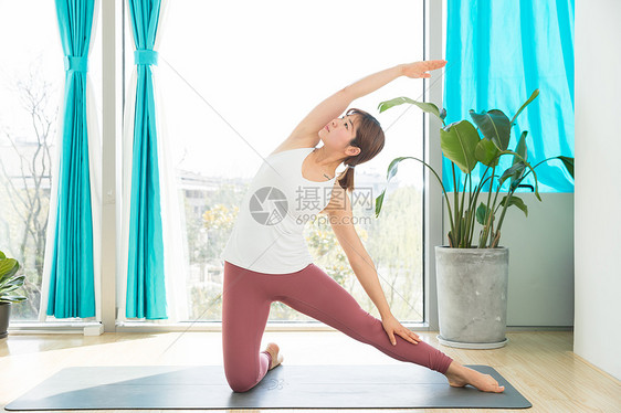 女性瑜伽图片