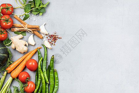 灰色背景上的蔬菜和水果图片