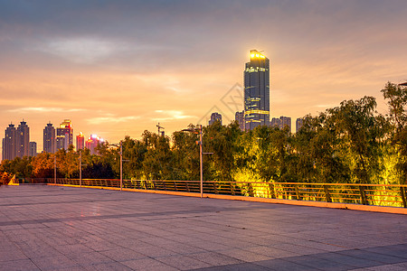 武汉琴台公园绿道夜景图片