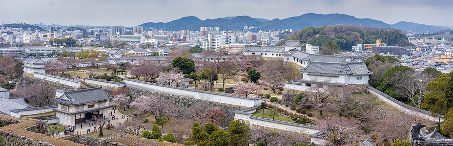 日本姬路城园景图片