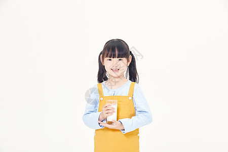 小女孩和牛奶图片