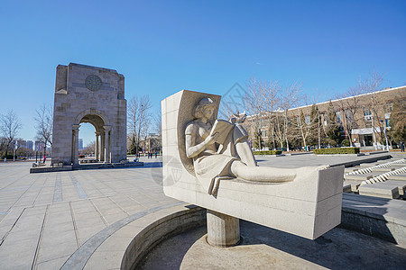 天津大学内雕塑高清图片