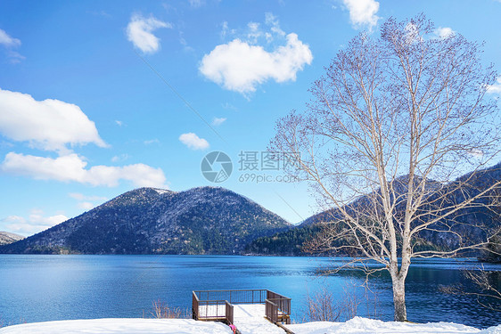 日本北海道然别湖风光图片