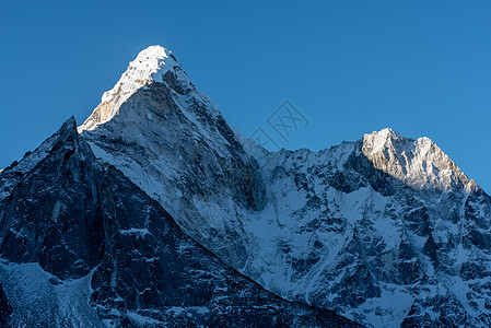 蓝天雪山尼泊尔ebc雪山背景