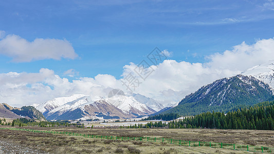 新疆伊犁乔尔玛雪山风光图片