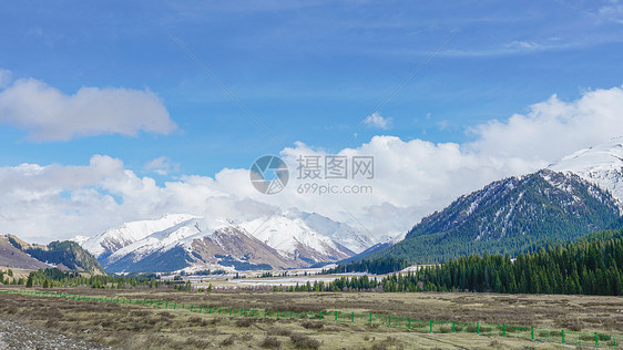 新疆伊犁乔尔玛雪山风光图片