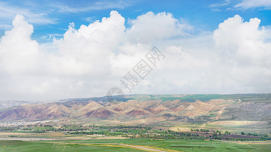 新疆伊犁高山草甸草原图片