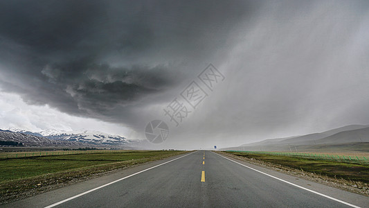 新疆暴风雨图片