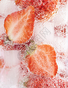 草莓气泡水图片