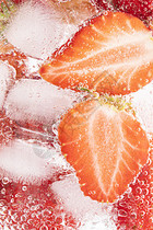 草莓气泡水图片
