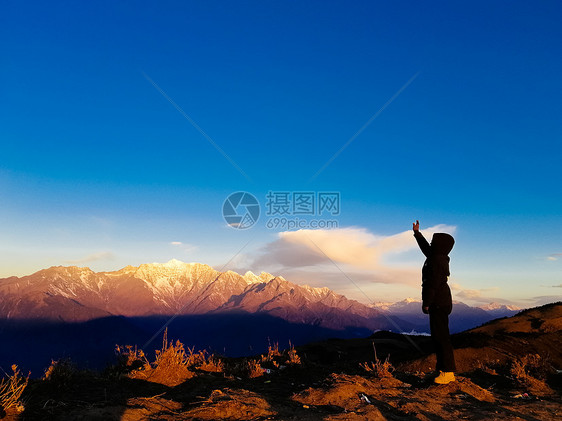 雪山拍照图片