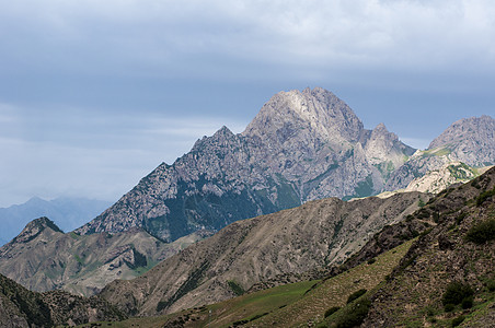 新疆天山山脉山峰山峦风景图片