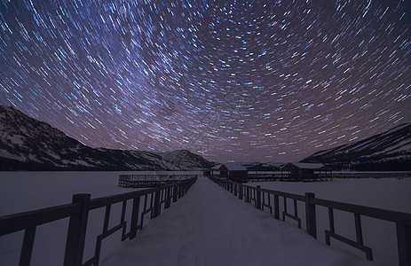 星空星轨夜雪风景图片