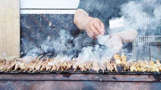 新疆碳烤羊肉串图片