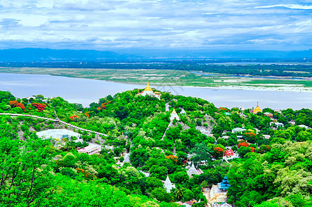 缅甸伊洛瓦底江与佛塔图片