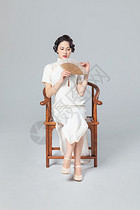 旗袍女性椅子折扇图片