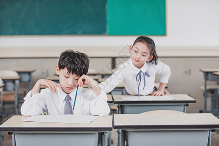 上小学生图片