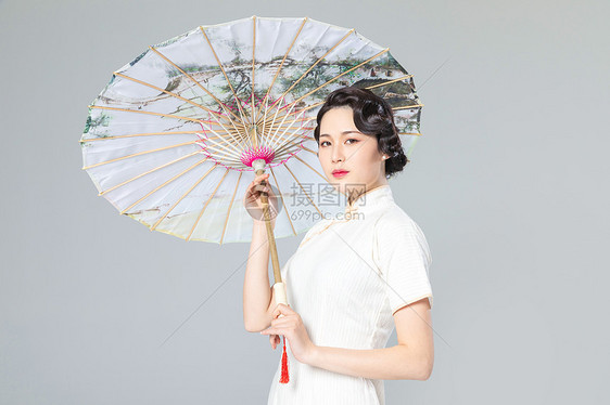 旗袍女性纸伞图片