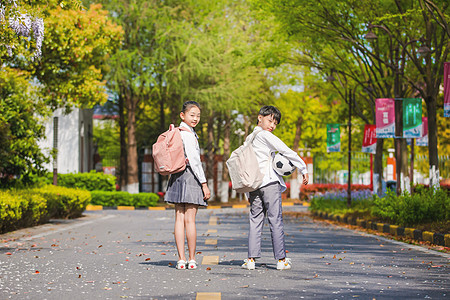 小学生放学童年转身高清图片