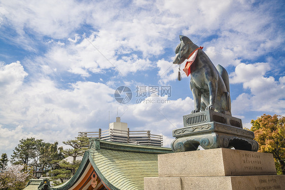 日本京都伏见稻荷大社春季图片