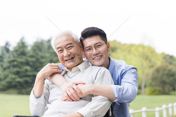 老年父子陪伴图片