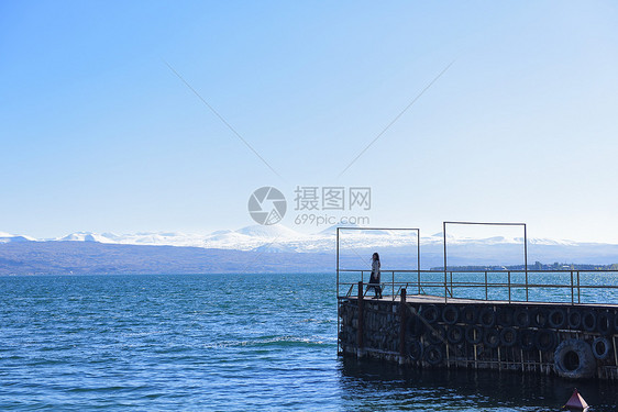亚美尼亚的塞万湖渡头图片
