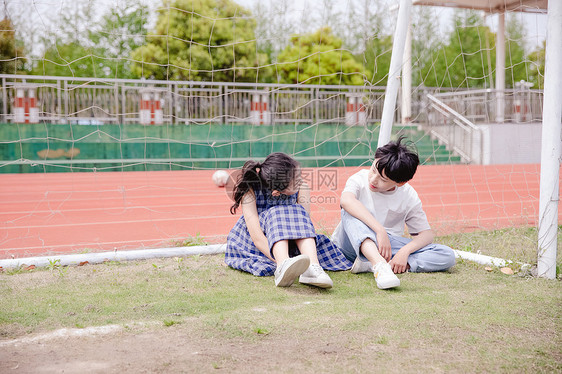 小学生操场活动图片