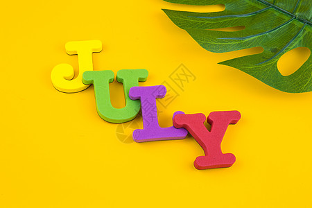 豆浆创意卡通字七月创意字体摆拍JULY背景