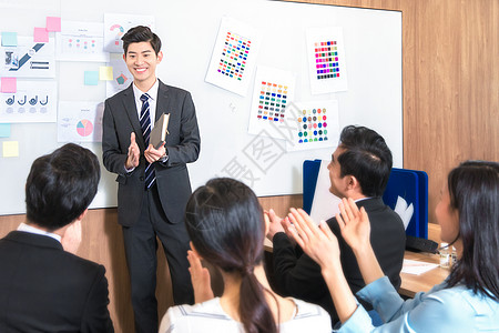 自信男人商务人士办公室开会背景