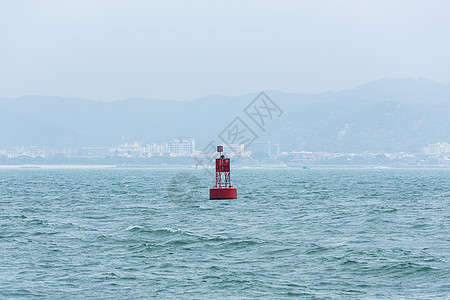 悬浮山海上的指引标背景