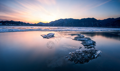 鸭绿江山脉鸭绿江上的冰背景