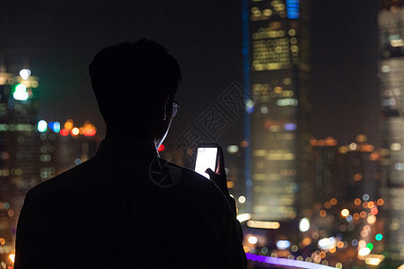 男性夜景人像图片