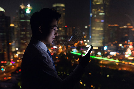 男性夜景人像图片