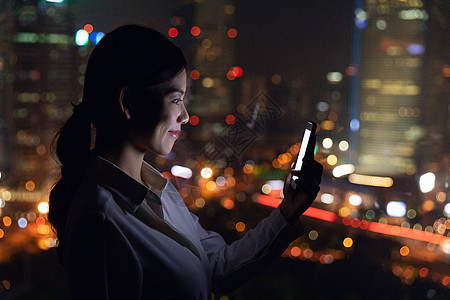 女性夜景人像图片