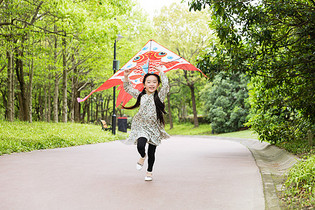 儿童节小女孩放风筝图片