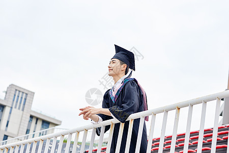 男大学生毕业照图片