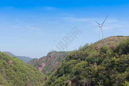 山间的风车图片