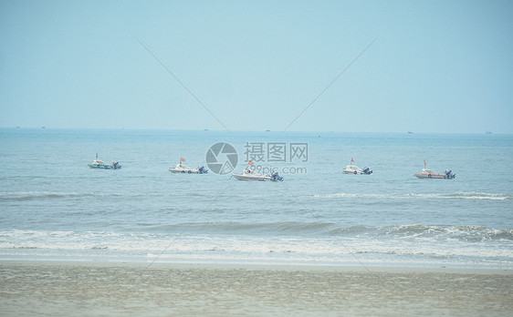 大海海面游艇图片