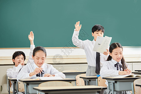 小学生课堂举手图片
