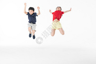 运动儿童开心跳跃图片