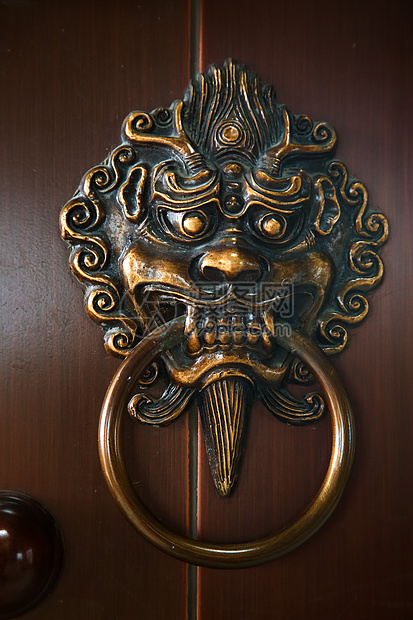 青铜门虎头装饰