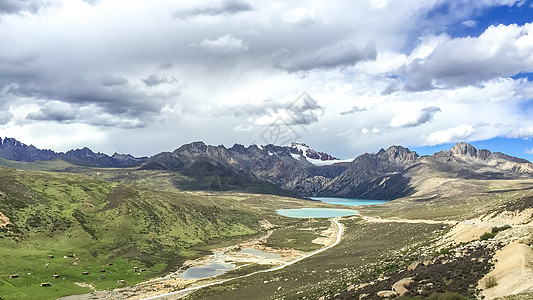 西藏羊湖景区风光白云高清图片素材