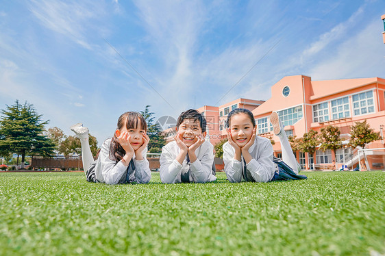 小学生操场活动图片