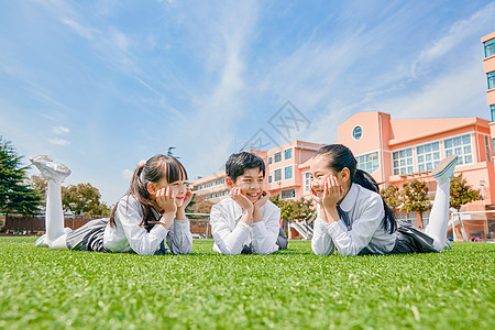 小学生操场活动图片