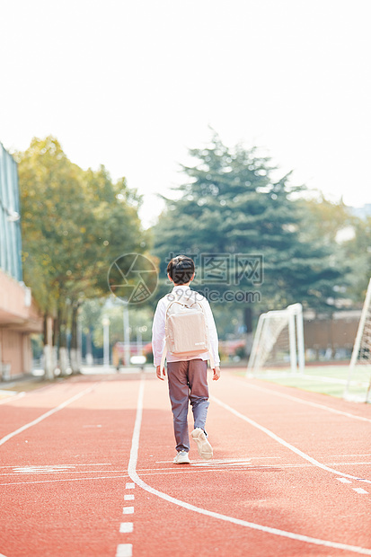 小学生放学图片