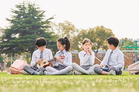 小学生操场活动图片