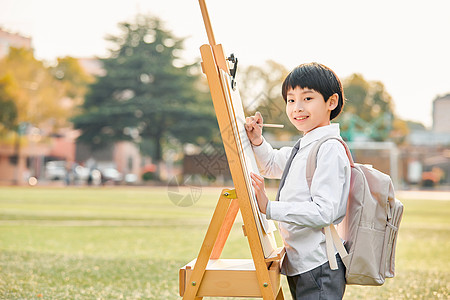 小学生操场上画画图片