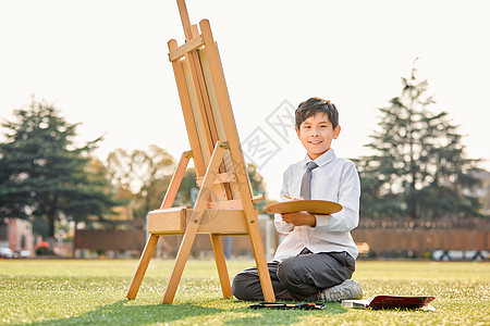 小学生操场上画画图片