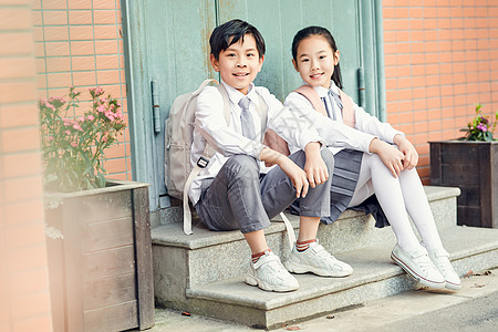 小学生玩耍图片