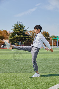 小学生在操场上做广播体操图片